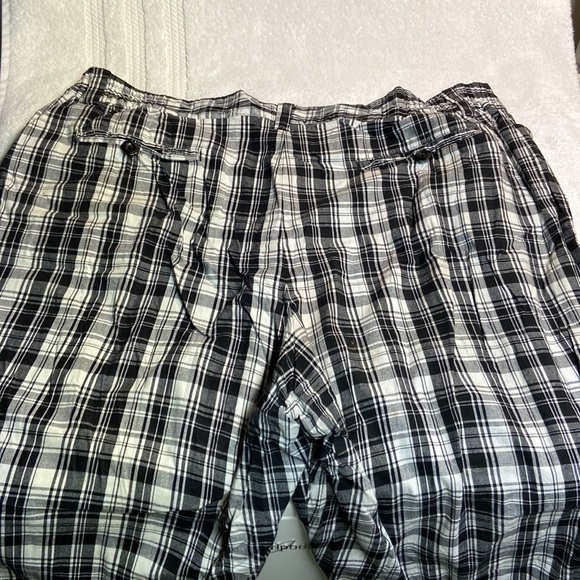 Zoey & Beth Plus Capris - Picture 4 of 7